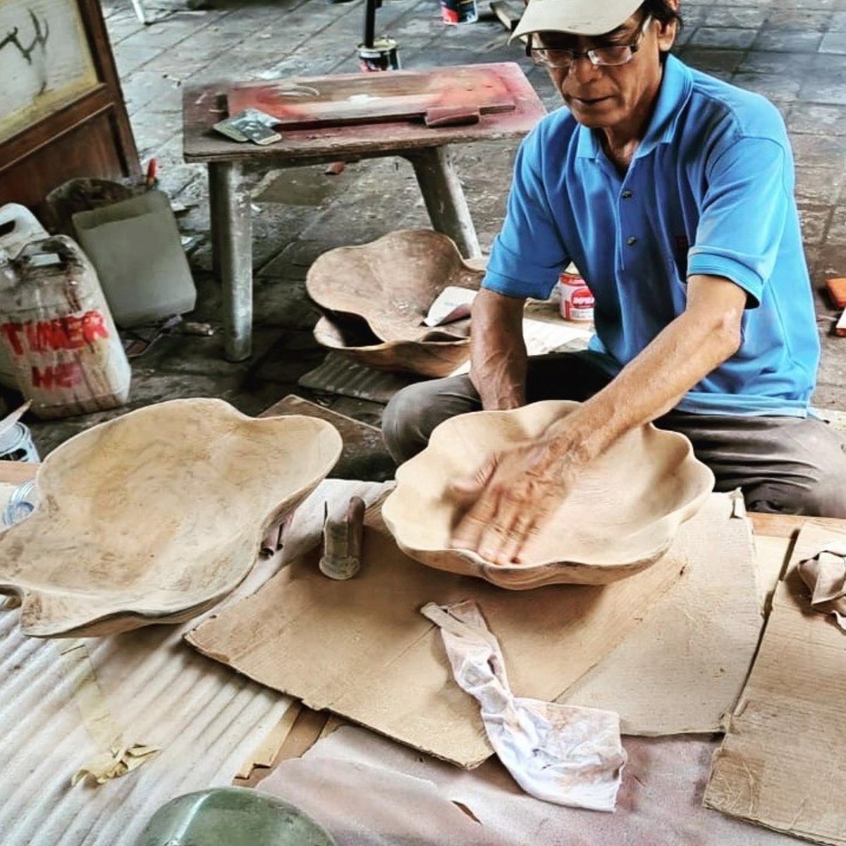_CharlesOrchard's tweet photo. Our sister brand ibalDesigns works on a very exciting teak wall art installation for the Mandalika Pullman hotel, Lombok. #ibaldesigns #wallsculpture #sculpture #wallart #artinstallation #hospitslityart #hospitalitydesign #hospitalityproject #charlesorchard #interiordecor https://t.co/N6n9MVxCoz