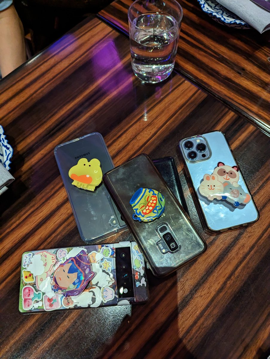 toastedonwheat's tweet photo. @ohmonah We all had dinner last night and realized a common thread amongst each other LOL (⁠人⁠ ⁠•͈⁠ᴗ⁠•͈⁠) (+@letealeaf ) https://t.co/zSw8gxR7Cs
