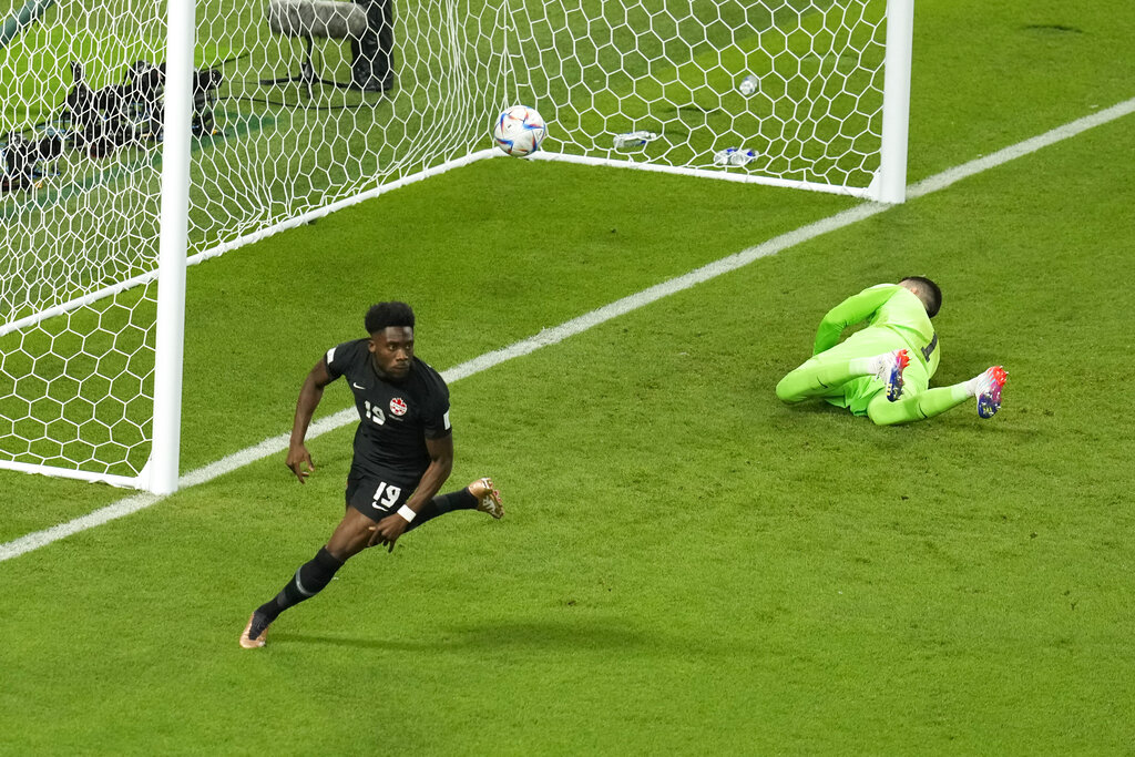 ElInformadorVE's tweet photo. #FNov | Grupo F| #ElInformadorVzlaCatar2022 ⚽
Croacia 🇭🇷0-1 🇨🇦 Canadá
Goool ⚽ de Alphonso Davies pone a arriba a Canadá al minuto 2
🏟️ Estadio Internacional Khalifa : 45 mil espectadores.
#ElInformadorVenezuela #MundiaQatar2022 #Foto: Ap News #Venezuela https://t.co/sBX41UJhWW