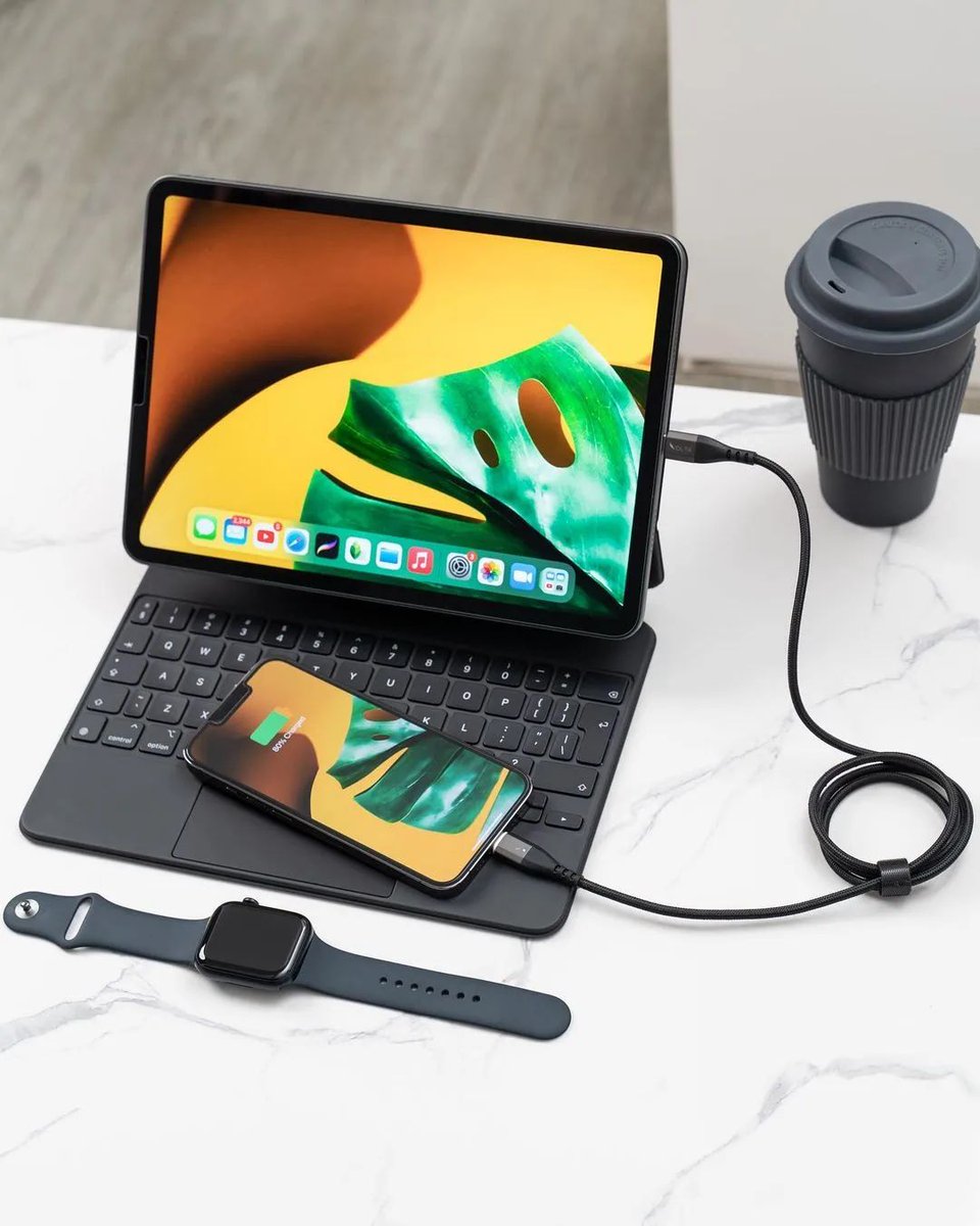Technexxt's tweet photo. Ecosystem setup ❤️
Photo by 👉 @voltacharger
.
.
#desksetup #gamingsetup #gamingsetups #officedesign #homeoffice #minimalism #setup #minimalsetups #deskgoals #setuptour #officeinspo #workspaces #cleansetup #desksetups #macsetup #applesetup #ipad #ipadpro #ipadprosetup #ipadsetup https://t.co/wLaXfiHc2p
