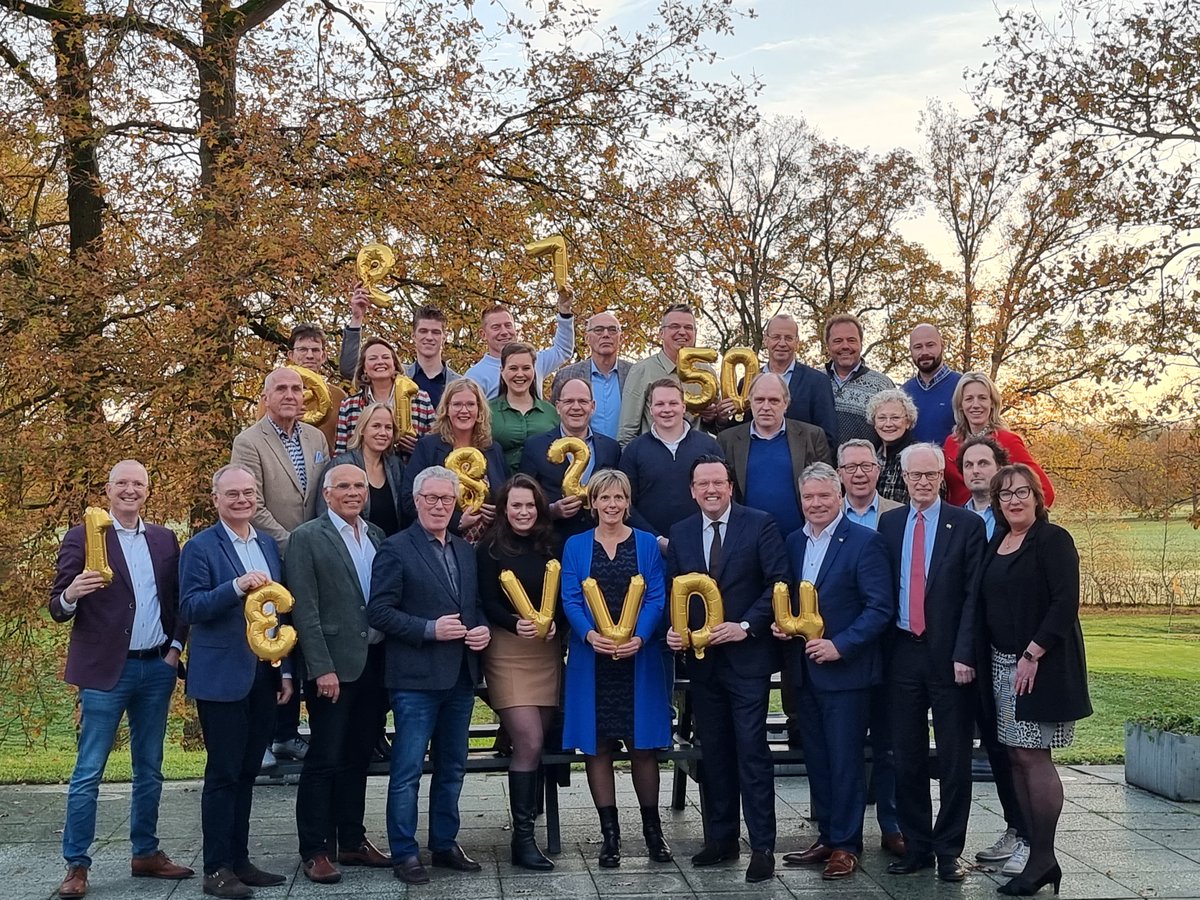 <a href="/VVDGelderland/">VVD Gelderland</a> gaat met 50 toppers de verkiezingen in!

Arnhem - VVD-lijsttrekker Helga Witjes: “Ik ben supertrots dat we in #Gelderland zo’n prachtige lijst met liberale toppers hebben kunnen samenstellen! 

Lees verder op onze site: 👇🏻

vvd-gelderland.nl/nieuws/vvd-gel…

<a href="/VVD/">VVD</a>