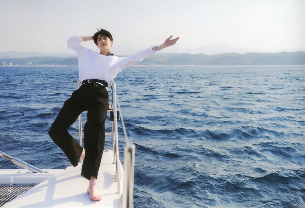 YHOONLOOKS's tweet photo. he looks like a dream https://t.co/1k4lBgdIy7