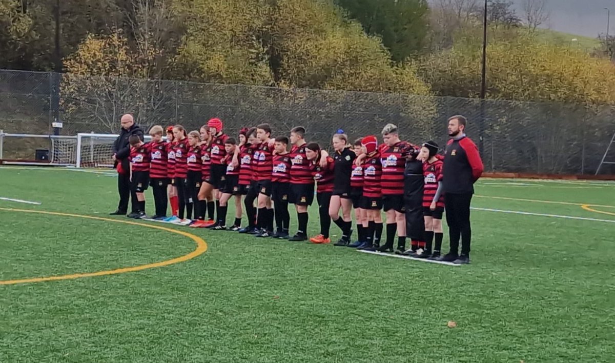 RhymneyU's tweet photo. Moment of silence for #Doddie today, both sides impeccable in respect, good game too which Doddie would have enjoyed 💛💙 https://t.co/wKuuxSl3om