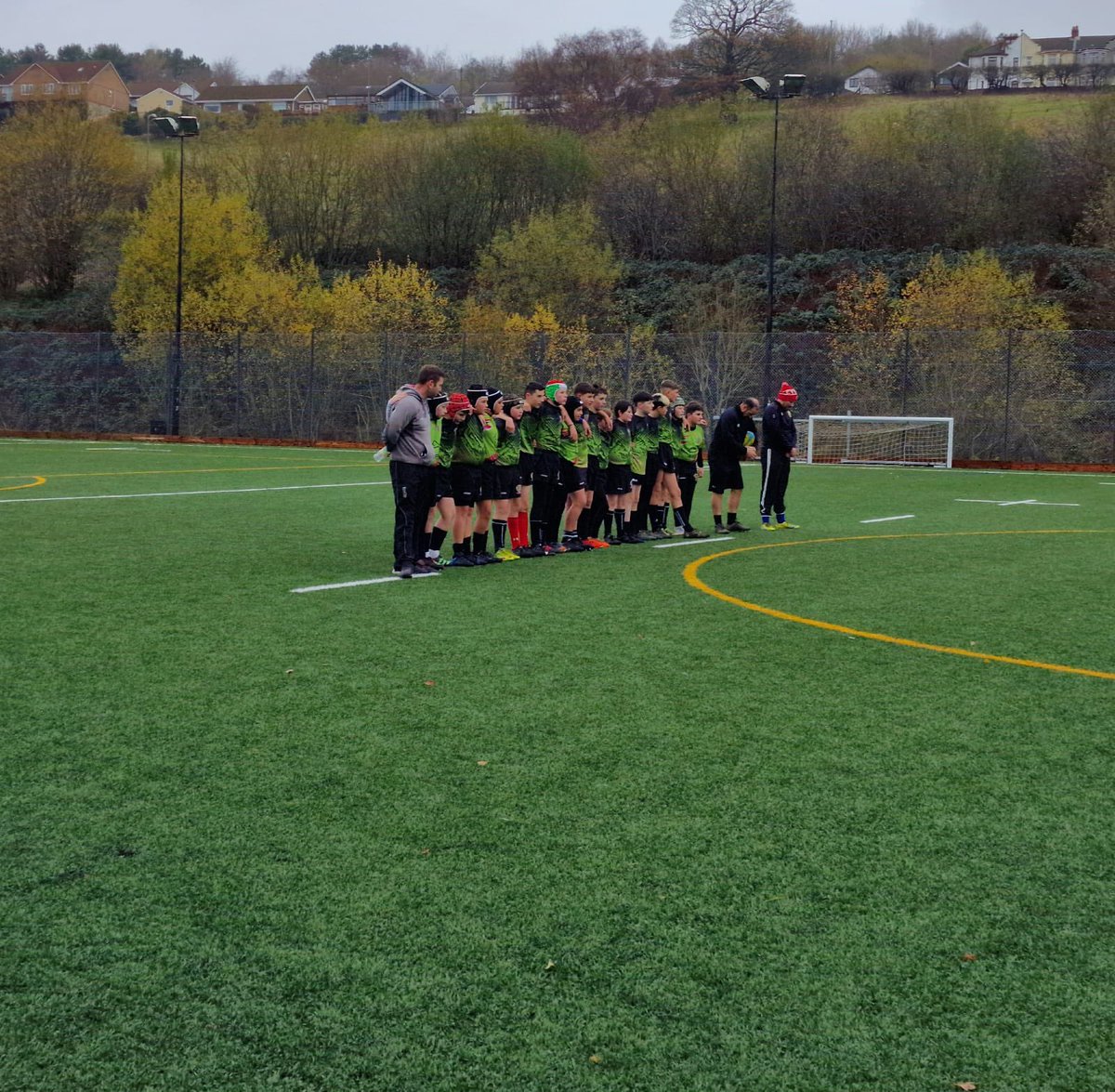 RhymneyU's tweet photo. Moment of silence for #Doddie today, both sides impeccable in respect, good game too which Doddie would have enjoyed 💛💙 https://t.co/wKuuxSl3om