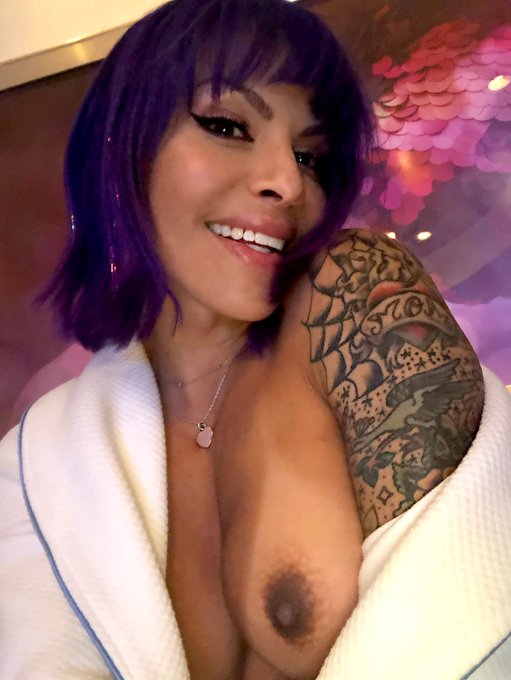 One boob out; do you want the other one too?   🍑 https://t.co/BFa3nnYaH8 https://t.co/xTiF303Xa4<a href="/tag/mvsales"class="tags"><span>#mvsales</span></a><a href="/tag/mvtrans"class="tags"><span>#mvtrans</span></a>