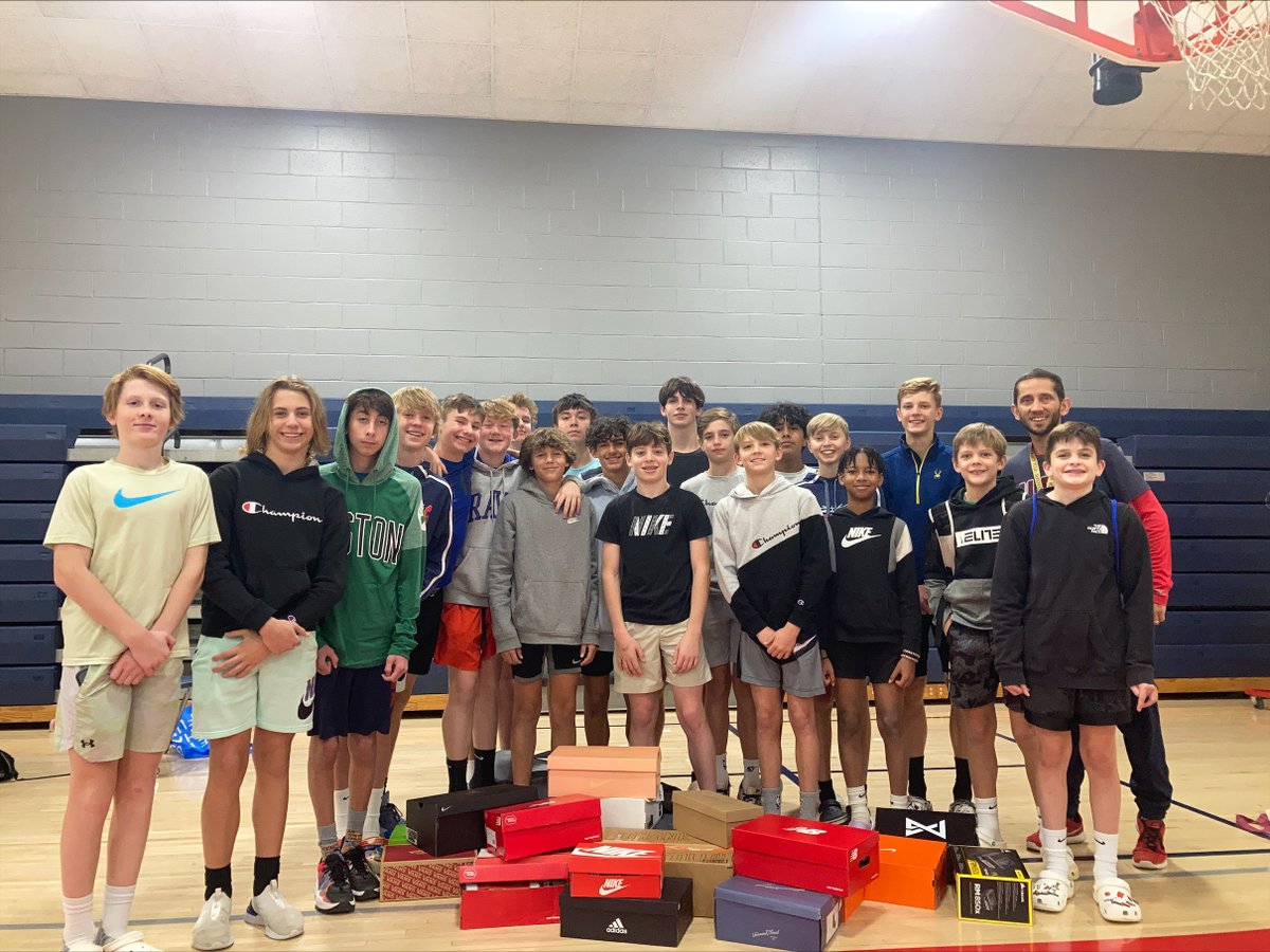 LibertyMDL's tweet photo. Our boys basketball teams built relationships, teamwork, and positive communication through lunch, fellowship, and completing a service project “Shoeboxes for Soldiers”.  #libertyms https://t.co/0xgkOGbOKC