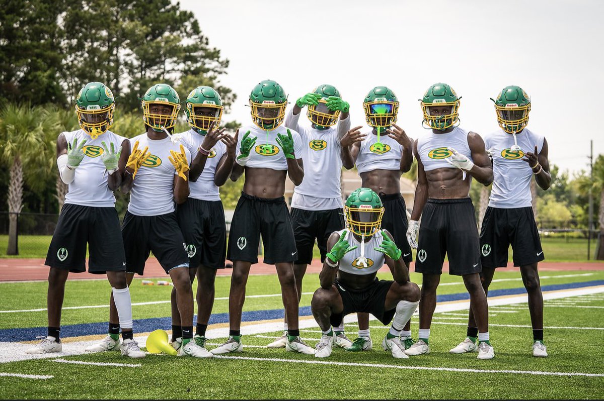 MarquezSpells's tweet photo. Enjoyed everything about this season i wouldn’t trade it for nothing. I’m so proud of this team and how far we came It wasn’t the outcome we wanted but we fought to end.I love you guys couldn’t ask for a better team.
too fast out1️⃣8️⃣✌🏾@SummervilleFB @CoachCarlo62 #GreenWave4L💚💛 https://t.co/Jxe1NR7ZDO