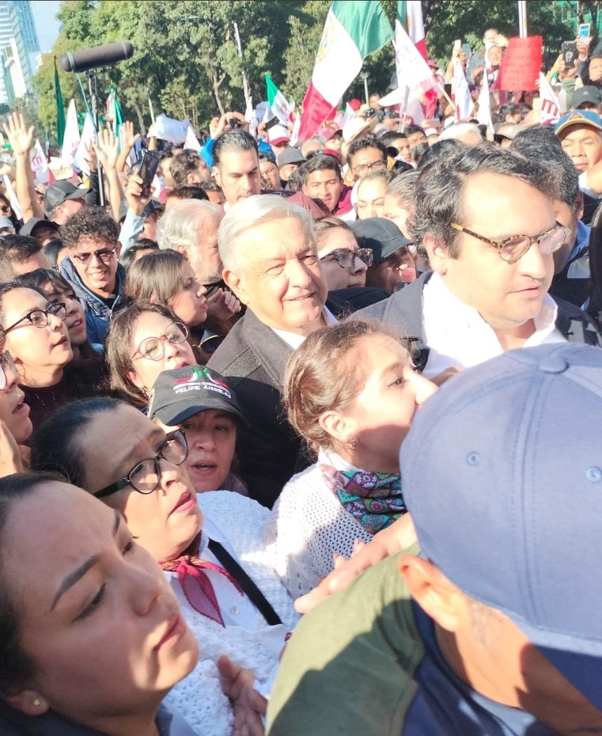 catrina_nortena's tweet photo. Nuestro presidente @lopezobrador_ marchando junto al PUEBLO... https://t.co/XGal4abocZ