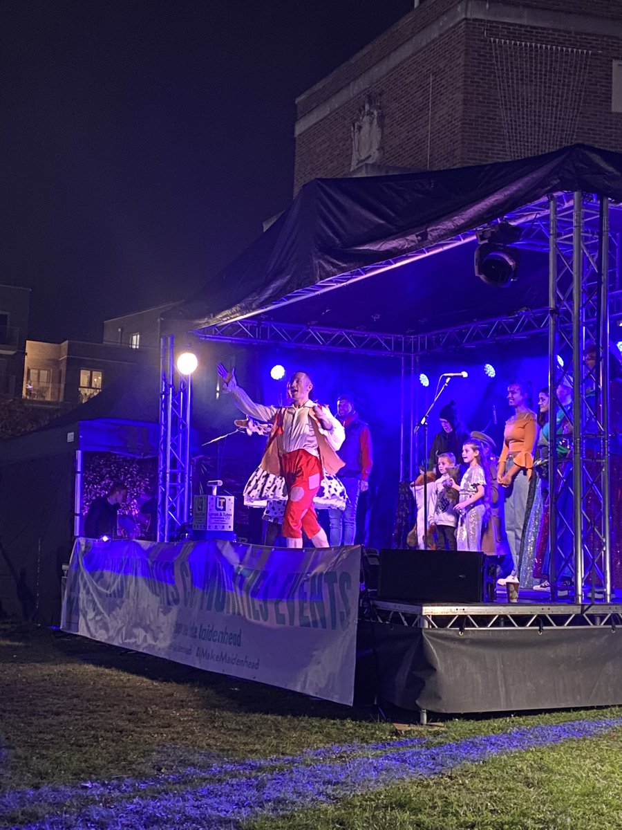 PantoMaidenhead's tweet photo. Thank you @MakeMaidenhead for letting us jump on stage last night for the switch on! Emmet &amp; Joe absolutely killed it ahead of the amazing fireworks✨
Don’t forget we also have our amazing competition running until TOMORROW morning, so enter now!!

https://t.co/50kwqRVfWG https://t.co/TqXhT5DhE3