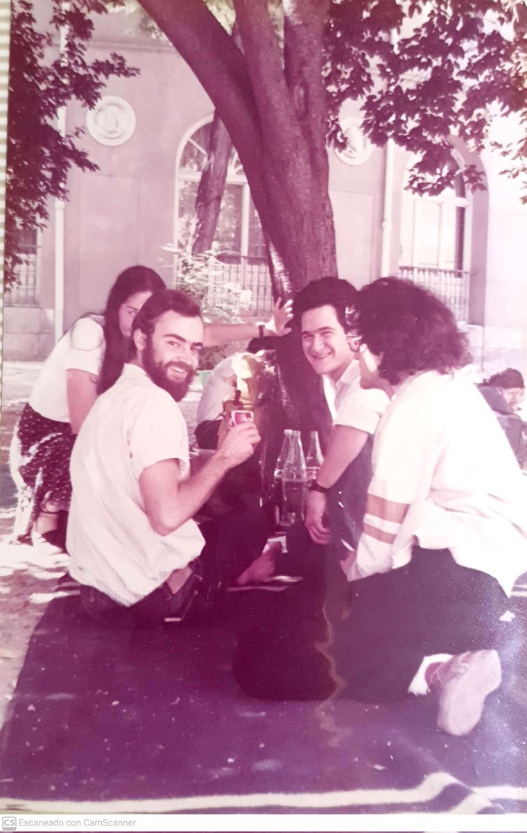 En esta semana de huelga x la atención primaria:

Recordemos q HACE 40 AÑOS (jun 1982) de 1a HUELGA de MÉDIC*S FAMILIA y COMUNIDAD y encierro en <a href="/Icomem_Oficial/">ICOMEM</a> x la reforma sanitaria y la apertura de los 1os centros de salud

Siempre hemos tenido q LUCHAR x la SANIDAD PÚBLCA✊️