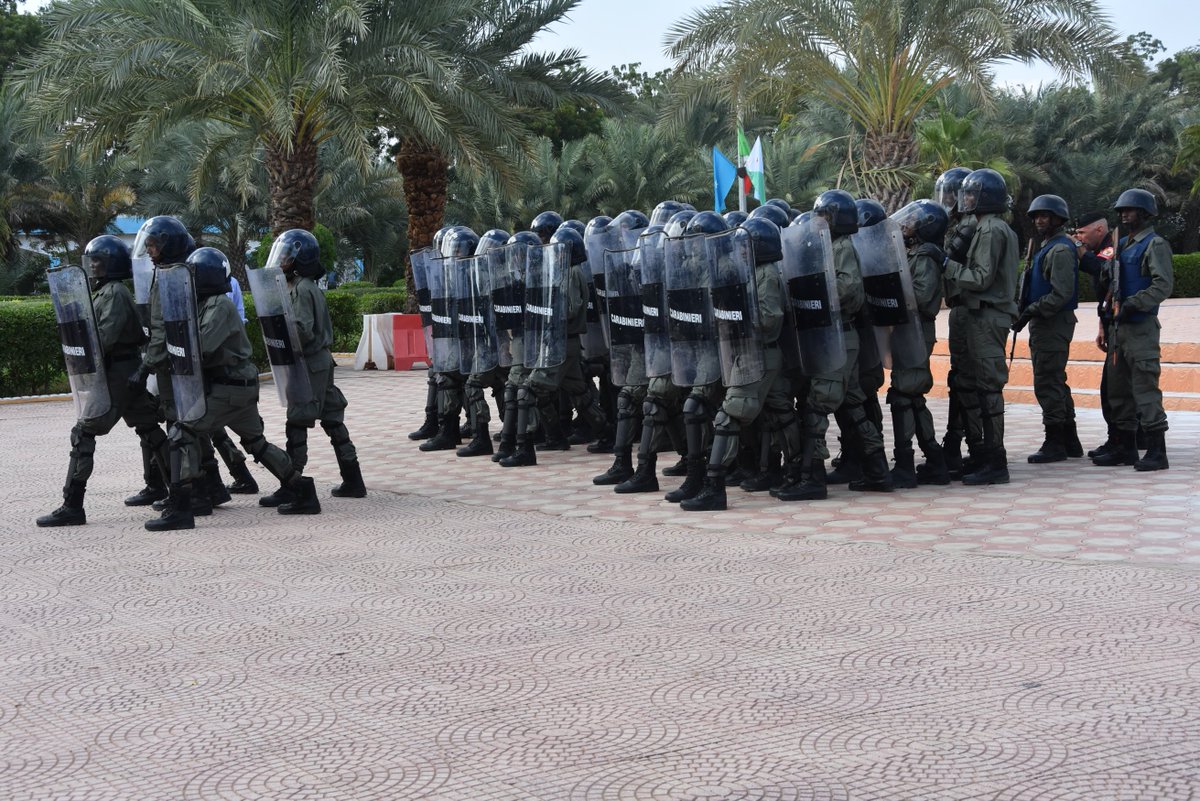 ItalyinSomalia's tweet photo. Training by 🇮🇹 @_Carabinieri_ of 🇸🇴 Darwishes from the Federal Republic of Somalia successfully accomplished.
Almost 3.000 🇸🇴 Darwishes trained so far in #MIADIT mission, #BIMIS 🇮🇹
See you at the 18th MIADIT edition!
@ItalyMFA @MoIS_FGS @GenHijaar @SM_Difesa @GuidoCrosetto https://t.co/u2tFSo8NJX