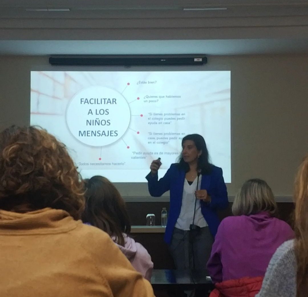 El viernes tuve la oportunidad de impartir un Taller de Prevención y Detección de señales del Abuso Sexual Infantil para directores de colegios de Valladolid. Gracias por acompañarnos <a href="/aprendamosaamar/">Manuel Peñaranda</a> <a href="/caifufv/">Acompañamiento Familiar</a>