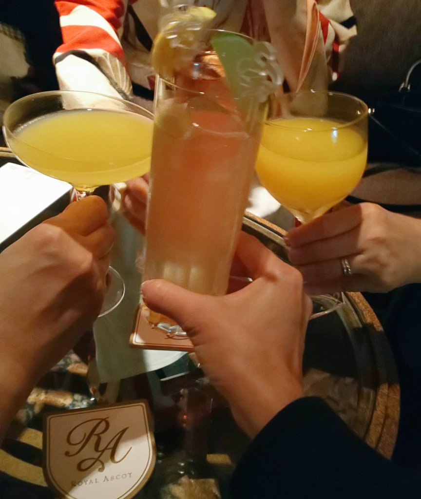 erikottafambam's tweet photo. ご一緒して下さったファムの皆様❣️
会場で記念写真撮ったファムの皆様❣️
会えたor会えなかったファムの皆様❣️
みんな大好き💖
終電迄ありがとうございました🤗🤣💖
#DeanFujioka
#ディーンフジオカ
#ディン活
#千川完二
#横浜バザール
#DesAnges
#矢神勇磨
#RoyalParkHotel
#RoyalAscot
#SpinThePlanet https://t.co/gDlx4JBDjB