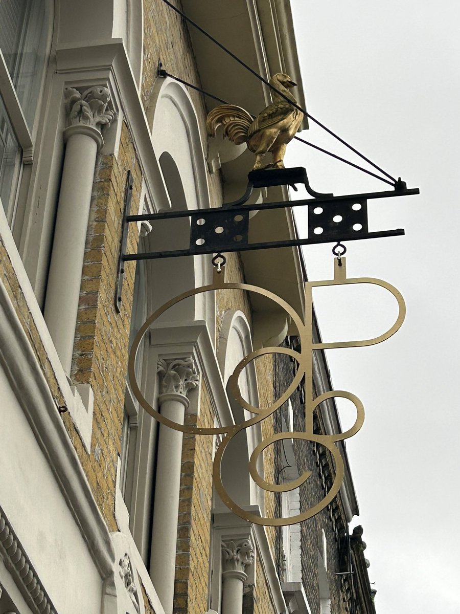 PubsSaving's tweet photo. Good to see that new bar Oak & Poppy in Hampstead has retained the original pub sign! #newbars #hampstead https://t.co/QYDgZAUlRx