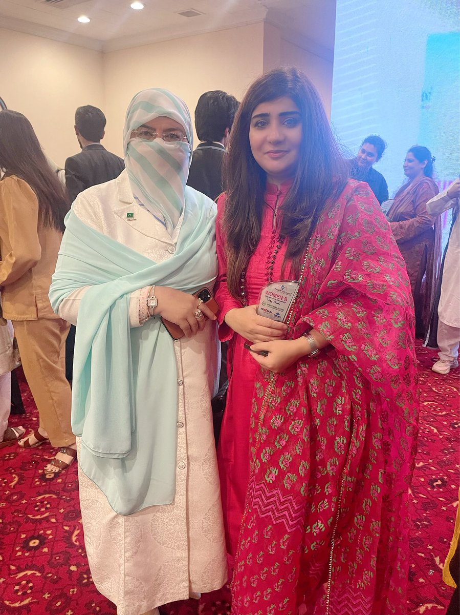 SK_Bakes's tweet photo. It was an honour meeting Respected. Dr.Samia Raheel Qazi (Founder, Alkhidmat Foundation). 

#Nisaaward2022 #womenempowermentSummit #youthactivists #womeninpakistan #Youth #YPPC https://t.co/Y1dfpRc6bk