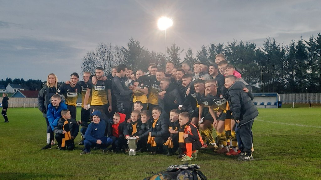 martinh1972's tweet photo. 2️⃣0️⃣2️⃣2️⃣ l 8️⃣7️⃣
Ground 1️⃣2️⃣6️⃣
@ThorntonHibsJFC 2️⃣ - 3️⃣ @LuncartyFC
5️⃣ 🐕 and a crowd of around 5️⃣0️⃣0️⃣
☕️ 9️⃣/1️⃣0️⃣
Luncarty with their first trophy in 3️⃣0️⃣ years
4th official and electronic boards Proper final
#thorntonhibs #luncarty #alexjackcup #cardenden #groundhopping https://t.co/aes9ZQdhPD