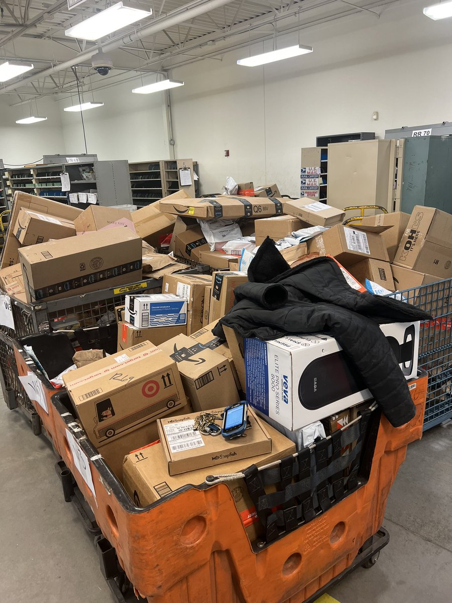sheldyflats's tweet photo. YALL PLEASE STOP ORDERING SHIT OMG https://t.co/HTqsKDbAID