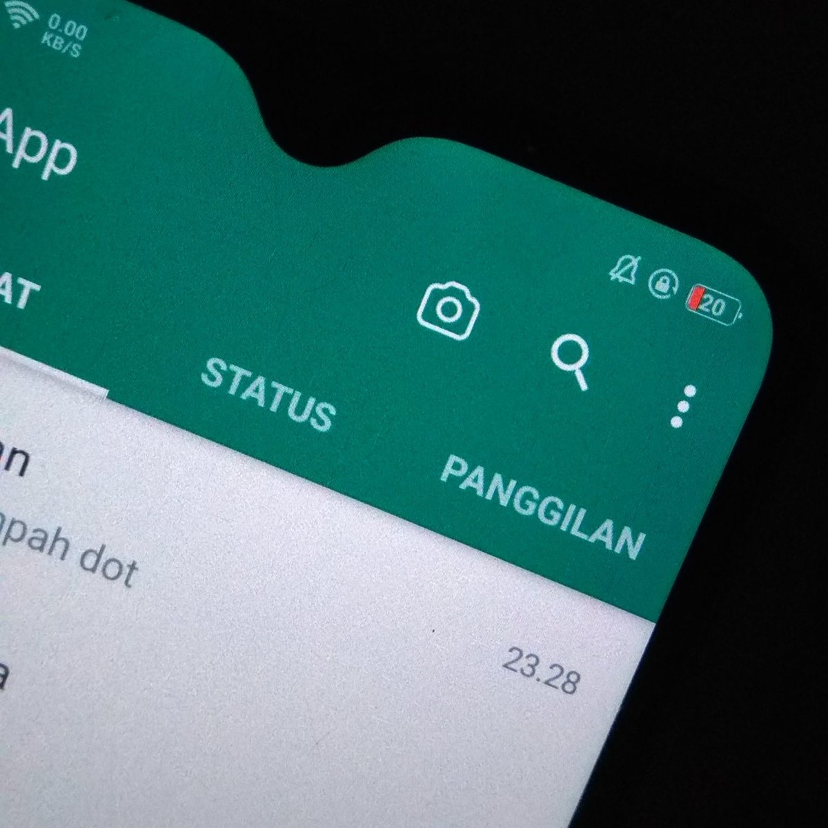 asteroidmvv's tweet photo. noh dua hp 20% jing so sad gabisa naik @girlbossnm https://t.co/5tc0z0W7AH