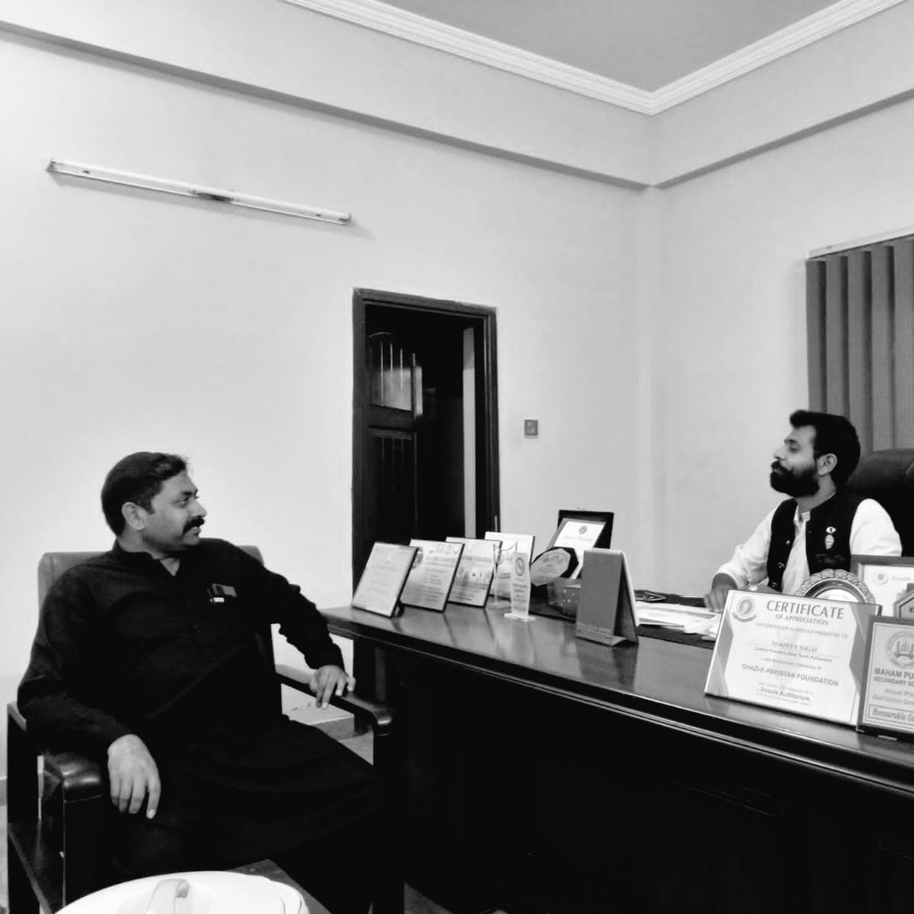 ayubsardar2's tweet photo. کس میں ہمت ہے ہماری پرواز میں لائے کمی
ہم پروں سے نہیں حوصلوں سے اڑا کرتے ہیں https://t.co/fwvjZxgQX7