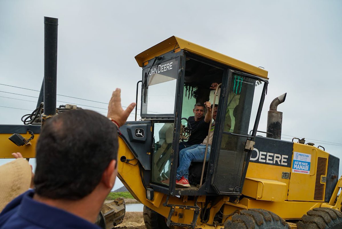 PrefecturManabi's tweet photo. ¡REACTIVACIÓN TURÍSTICA PARA JAMA! 
🛤️Muy pronto será una realidad la vía Jama-La División-Don Juan.

El Perfecto de Manabí, @Leo_OrlandoA, realizó este sábado 26 de noviembre, la supervisión de los trabajos de la vía Jama - La División - Don Juan, de 7 kilómetros de longitud. https://t.co/5p7WRPIvD3