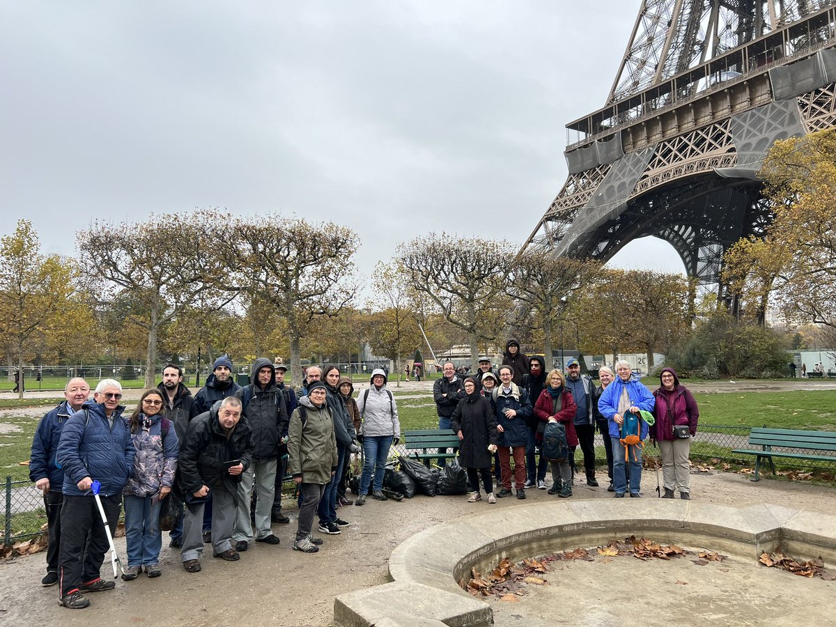 Arnokovic's tweet photo. Encore un joli succès ce matin au Champ de Mars de Paris à l’occasion d’un CITO Event Geocaching malgré la pluie ! Un beau ramassage de déchets - merci à tous les participants !
@GoGeocaching @mairiedeparis @cbrossel @GeocacheFrance @mairie7 @datirachida https://t.co/KsRHpQzJD2