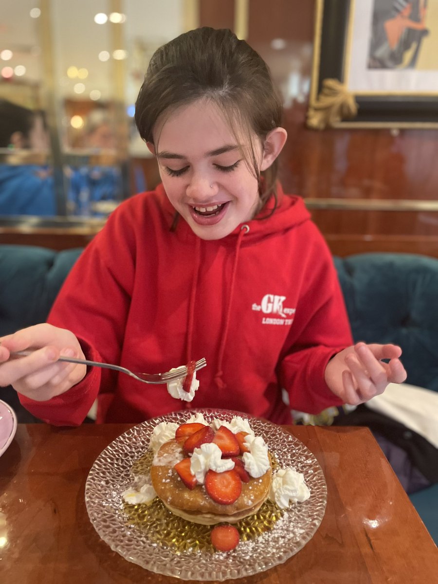 GK_experience's tweet photo. Brilliant weekend hosted by @LondonKirk and the incredible hospitality - Thank you so much! Gave the young people chance to explore London, from Wicked to Speedboats! #liveschangingtogether #thegkexperience https://t.co/3IIP4rf3v7