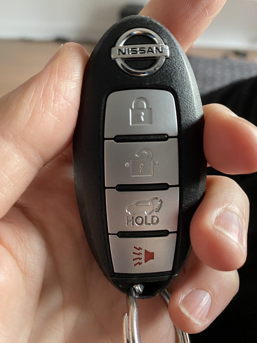20Eve20's tweet photo. Je ne suis pas supposée avoir de démarreur à distance, mais fait 3 fois que j’accroche des boutons et mon auto part toute seule… Savez-vous la combinaison secrète? J’essaye sans succès #nissanrogue https://t.co/WFNVTwj5WD