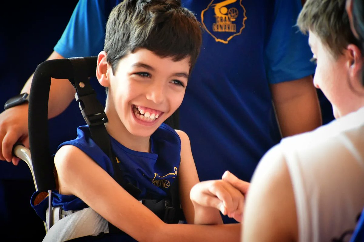 🇮🇨 Nuestro baloncesto no tiene límites 🏀♾️ así como la alegría contagiosa de las sonrisas que nunca faltan cuando hay #BSL

📸 Galería completa
↪️ m.facebook.com/story.php?stor…