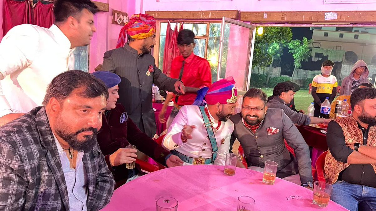AashishKarauli's tweet photo. tilak ceremony of dada hkm @kaushlendrapalnaroli ,
Some pictures from Tilak Ceremony of Kunwar Kaushalendra Pal of Naroli Fort (Ruppura) family
#karauli
#naroli
#yadukul https://t.co/YYlxTTAR3o