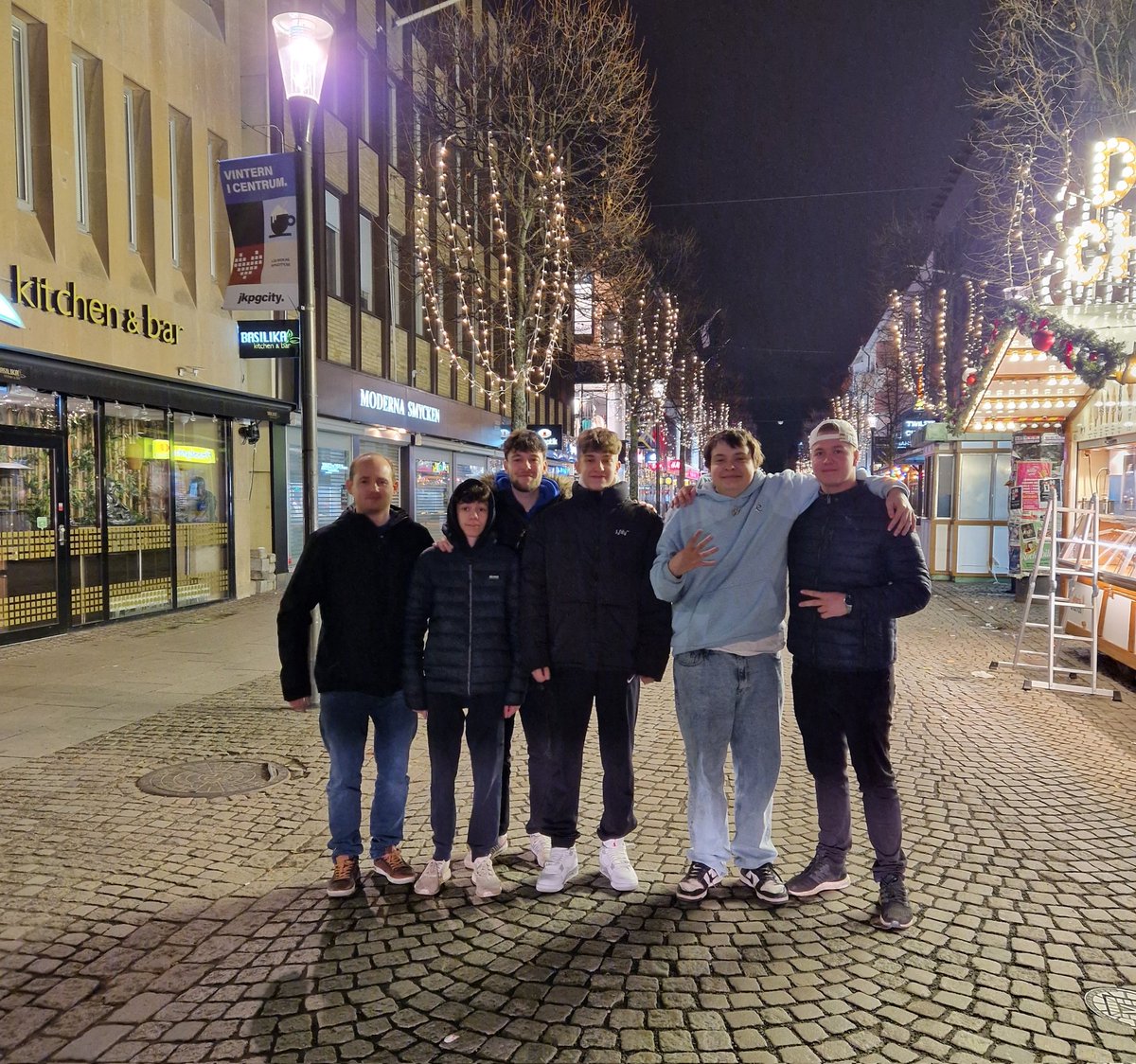 WaveAUT's tweet photo. 3 years later 🌊 https://t.co/u3KdzI1xDu