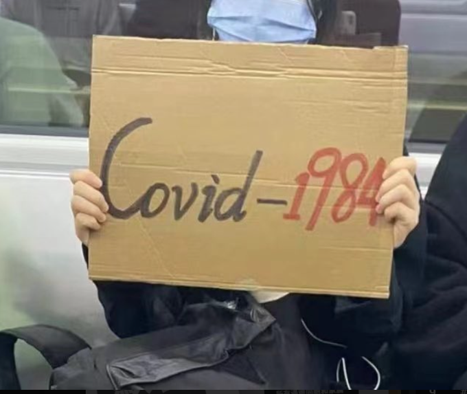 ElectionWiz's tweet photo. Spotted on the metro in Xiamen, China https://t.co/XJwCXfX5GT