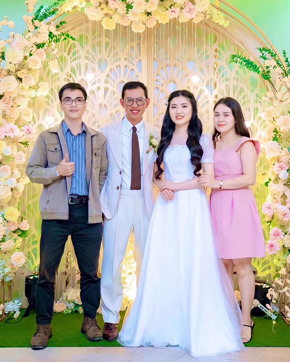 DUC381z's tweet photo. Quả đúng với câu "dành cả tuổi thanh xuân chỉ để đi ăn đám cưới". 😅 #ĐắkLắk | 13/11/2022 ♥️ #TiềnGiang | 22/11/2022 #CamRanh | 6/2018  #duc381 https://t.co/BQXZEJJN8N