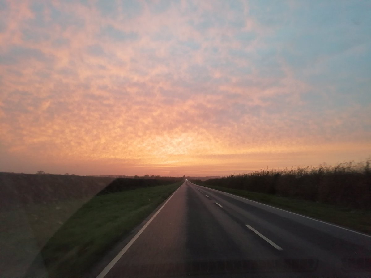 MindfulOne3's tweet photo. Beautiful sunset https://t.co/d0YfGKr0WI