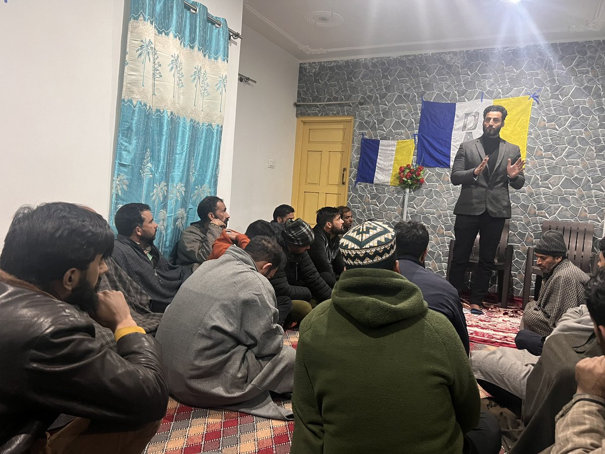 QaiserJin's tweet photo. Today’s new Joining of Democratic Azad Party from Manigam Lar Ganderbal including Panch’s and Halqa President of PDP.People believe in leadership of Jenab @ghulamnazad 

Thank-you people of Ganderbal for your love and support 🙏 https://t.co/WNNHeYJAji