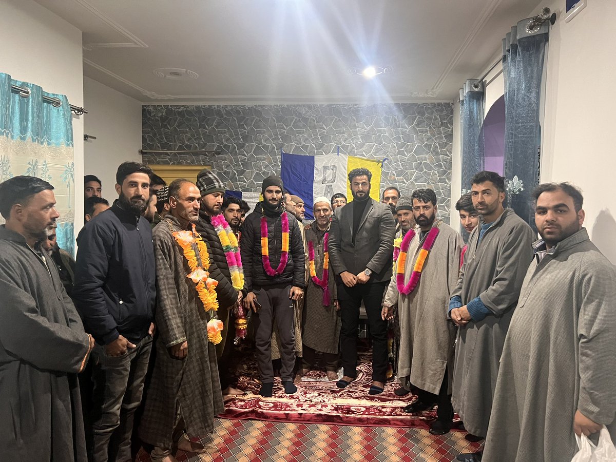 QaiserJin's tweet photo. Today’s new Joining of Democratic Azad Party from Manigam Lar Ganderbal including Panch’s and Halqa President of PDP.People believe in leadership of Jenab @ghulamnazad 

Thank-you people of Ganderbal for your love and support 🙏 https://t.co/WNNHeYJAji
