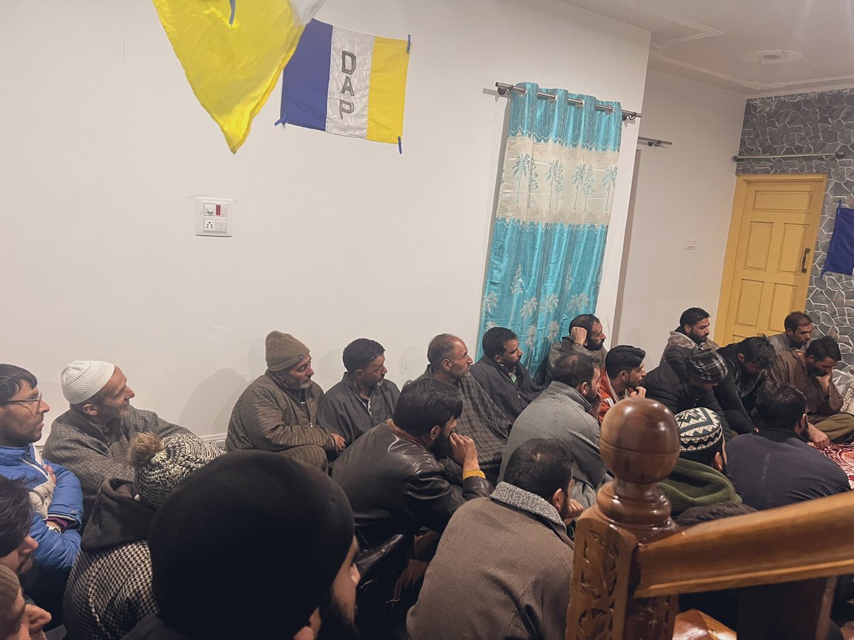 QaiserJin's tweet photo. Today’s new Joining of Democratic Azad Party from Manigam Lar Ganderbal including Panch’s and Halqa President of PDP.People believe in leadership of Jenab @ghulamnazad 

Thank-you people of Ganderbal for your love and support 🙏 https://t.co/WNNHeYJAji