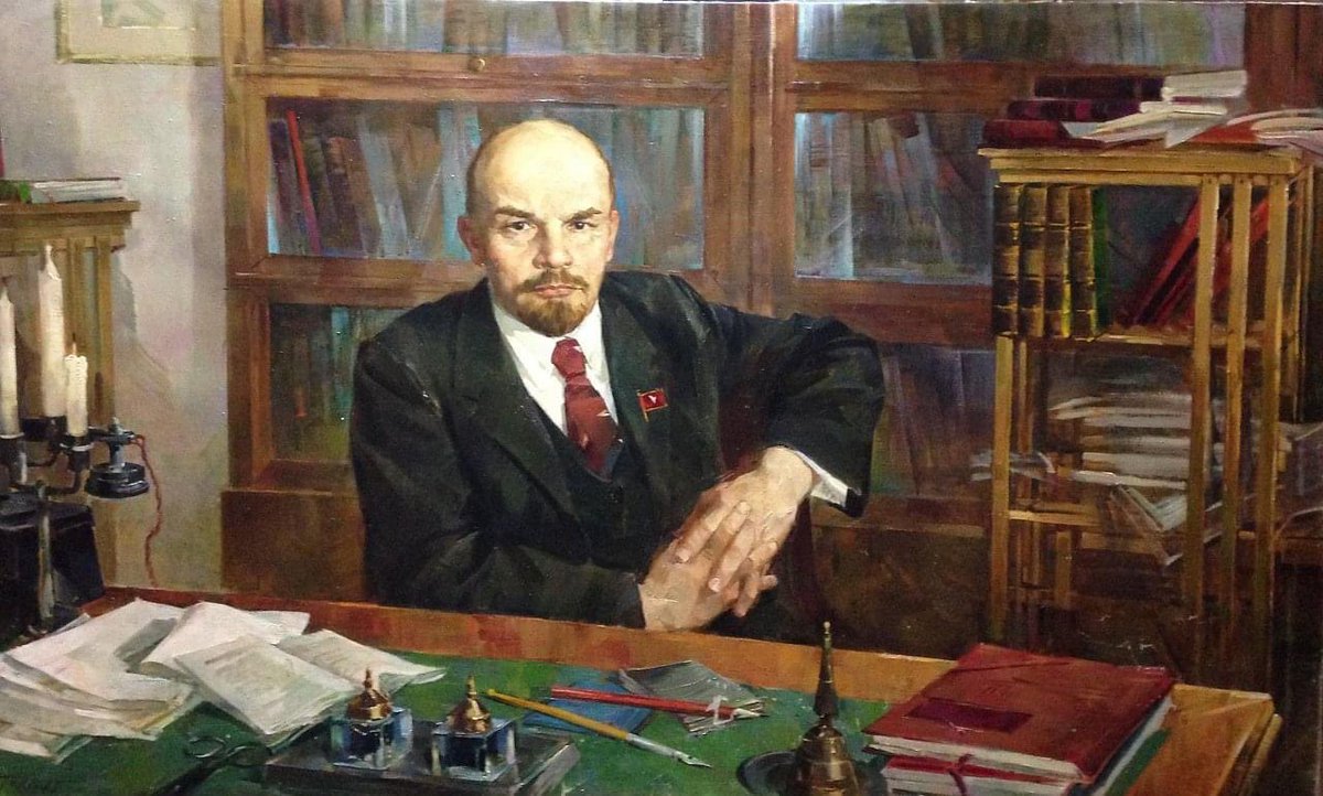 "Война есть продолжение политики аннексий, т.е. захватов, капиталистического грабежа с обеих сторон, со стороны обеих групп, ведущих войну. И поэтому понятно, что вопрос о том, который из этих двух хищников первый вытащил нож, не имеет никакого для нас значения"
В.И. Ленин