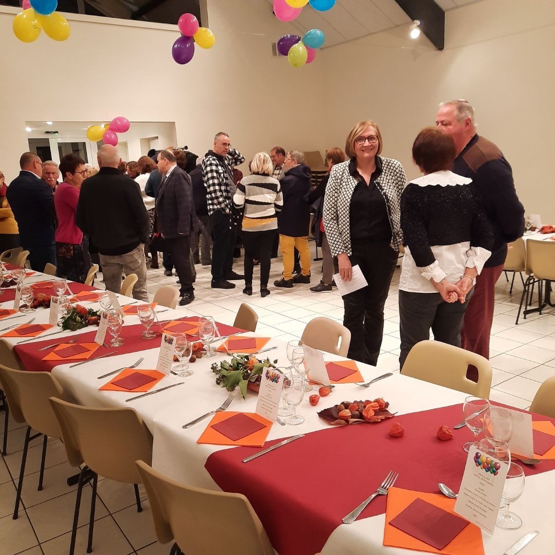AdmrOr's tweet photo. Ce week end :
✅ L'association de Pouilly en Auxois a organisé ses 75 ans. Pour l'occasion les salariés et les bénévoles de l'association ont partagé un repas tous ensemble 😍
✅ Nous étions également présent en partenariat avec France Alzheimer Côte-d'Or à la foire d'Auxonne☺️ https://t.co/w0aMQQXGFI