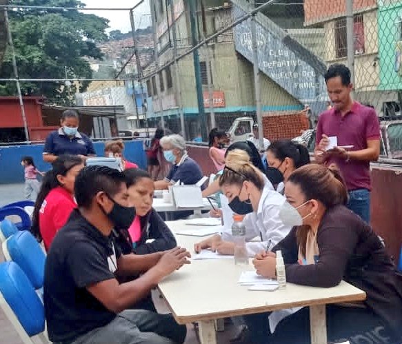MINPIOFICIAL's tweet photo. En la Jornada se brindó atención en Salud en Pediatría, Medicina General, Despitaje de Covid-19, Nutrición, Parto Humanizado, y jornadas de inmunización, en articulación con las Grandes Misiones Sociales. #1x10DelBuenGoboerno
@NicolasMaduro @CLARAVIDALV @ViceSocialT_ve #3Rnets https://t.co/Vt1izNniND