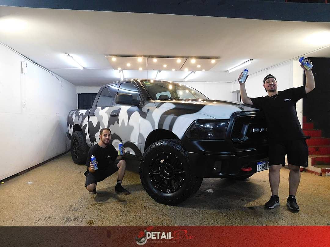 DetailPro2's tweet photo. Dodge Ram - Cambio de look Solo por 4 dias, luego van a ver el look permanente que se le viene a esta hermosa unidad! En esta primer etapa realizamos un estilo camuflado con pintura removible 100% a mano!
#DodgeRAM #Argentina #Rosario #detailing #autos #4x4 https://t.co/3yKsou0mOZ