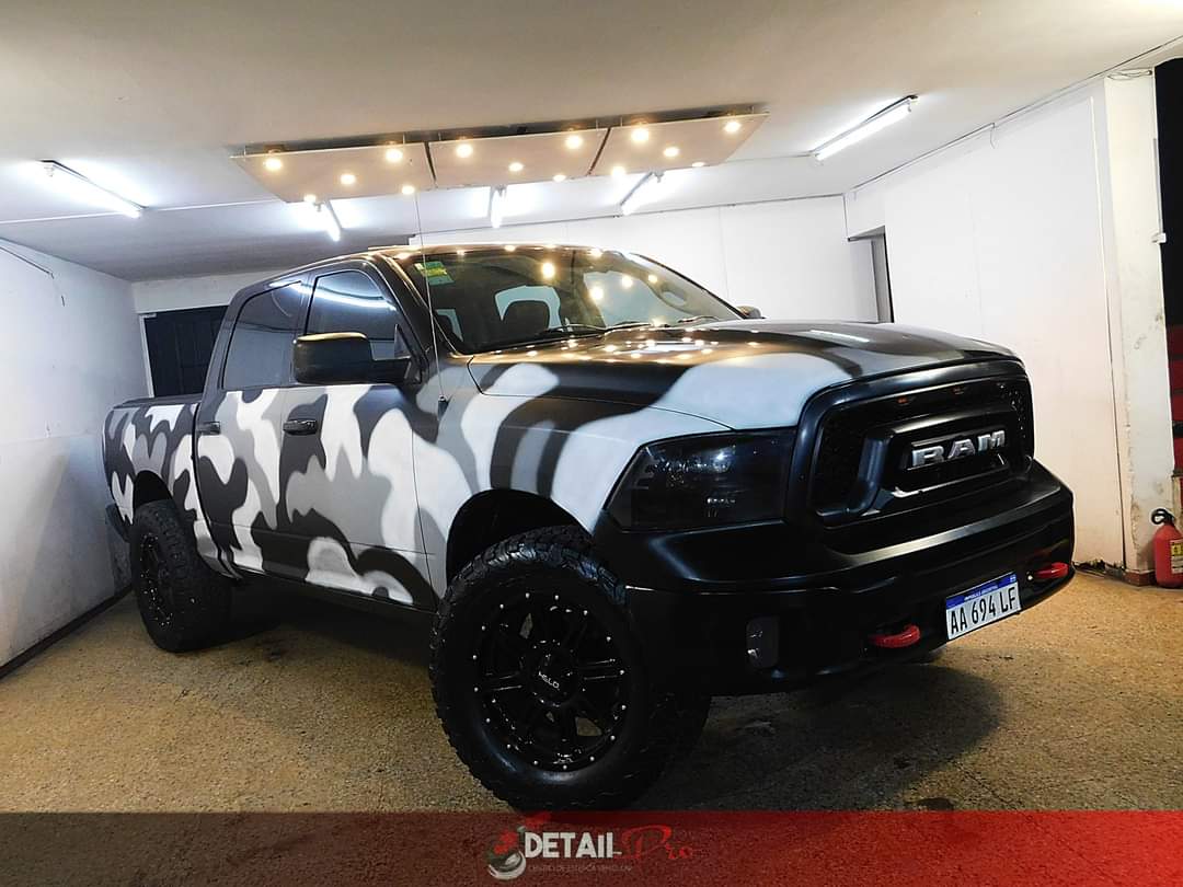DetailPro2's tweet photo. Dodge Ram - Cambio de look Solo por 4 dias, luego van a ver el look permanente que se le viene a esta hermosa unidad! En esta primer etapa realizamos un estilo camuflado con pintura removible 100% a mano!
#DodgeRAM #Argentina #Rosario #detailing #autos #4x4 https://t.co/3yKsou0mOZ