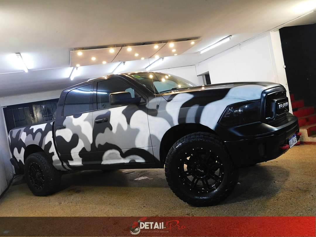 DetailPro2's tweet photo. Dodge Ram - Cambio de look Solo por 4 dias, luego van a ver el look permanente que se le viene a esta hermosa unidad! En esta primer etapa realizamos un estilo camuflado con pintura removible 100% a mano!
#DodgeRAM #Argentina #Rosario #detailing #autos #4x4 https://t.co/3yKsou0mOZ