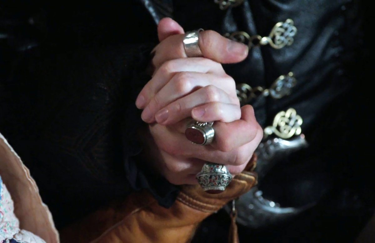 EnchantedSwans's tweet photo. ✨ CS Collection
CS 'hooking' hands | 4x02
💙💙💙
#captainswan #emmaswan #killianjones #jennifermorrison #colinodonoghue #onceuponatime #ouats4 #cscollection #csholdinghands #captainswanholdinghands https://t.co/3g2xR94LWJ