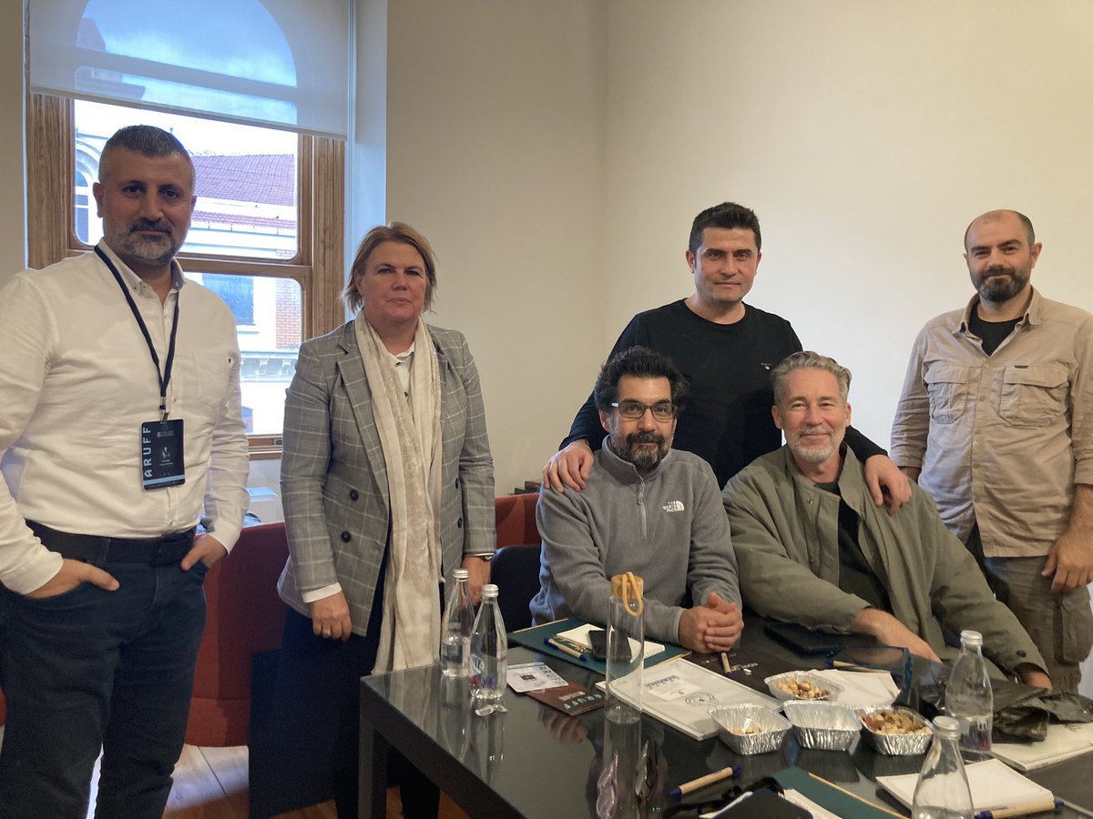 selyusuf's tweet photo. Uluslararası Alemlere Rahmet Kısa Film Festivali Ulusal Yarışma Jürisi (isim çok uzun farkındayım) olarak filmlerimizi seçtik, bu arada sevgili Sinan Albyrak ve Mahmut Fazıl’la da hasret giderdik. Toplam 600 civarında başvuru olmuş. Davetleri için #ARUFF ‘a teşekkürler. https://t.co/DcQ4nuJQui