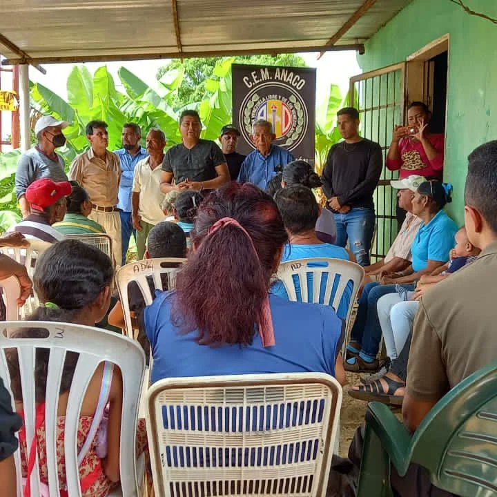 josedomingo30's tweet photo. #Sab26 Excelente asamblea y instalación de CAP en el sector Lomas de Altamira, los Adecos de Anaco seguimos trabajando con miras a las elecciones primarias nuestro compañero @prospericarlos sera el próximo Presidente de Venezuela. #UnidosXVenezuela
#Prosperidad
#AnacoConProsperi https://t.co/2SG9EHt47f