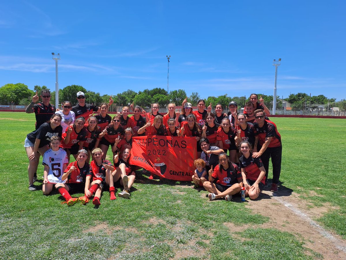 AntoSaretto's tweet photo. Mi equipo salió campeón 🏆🥇⚽
Que sea rojo y negro toda la vida ❤️🖤 https://t.co/AjhRFj1AcI
