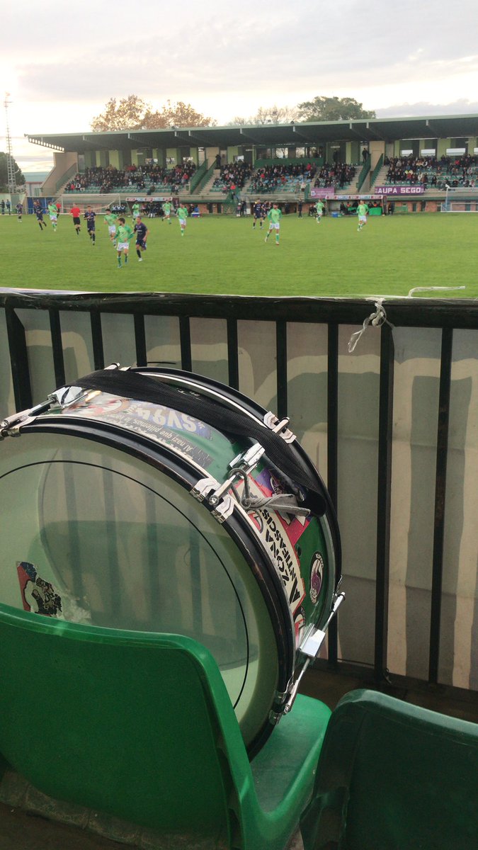 Presidente y demás miembros de la junta directiva:

Como el club es vuestro, animad vosotros. 
#NoAlFútbolModerno #NoALaSAD