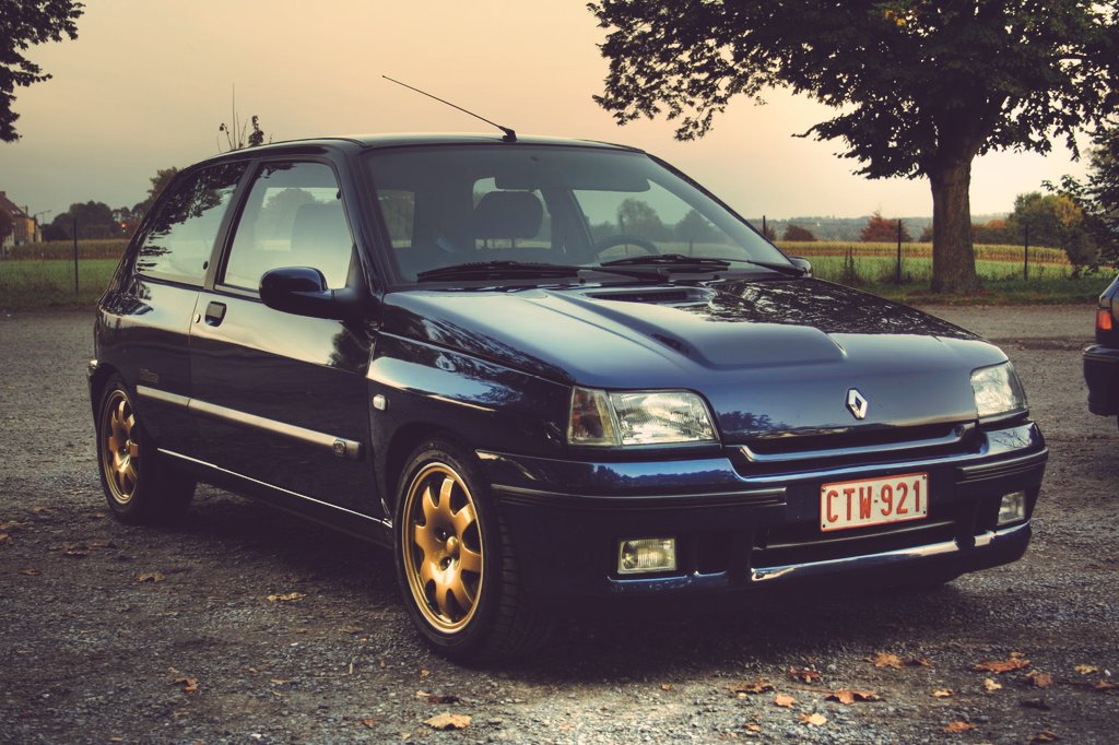 paolopicheca's tweet photo. Piccoli mostri #90s #205gti #cliowilliams #fiestaxr2 #swiftgti https://t.co/C81Ek9fhPh