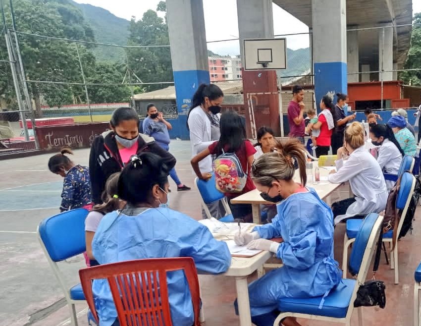 MINPIOFICIAL's tweet photo. En la Jornada se brindó atención en Salud en Pediatría, Medicina General, Despitaje de Covid-19, Nutrición, Parto Humanizado, y jornadas de inmunización, en articulación con las Grandes Misiones Sociales. #1x10DelBuenGoboerno
@NicolasMaduro @CLARAVIDALV @ViceSocialT_ve #3Rnets https://t.co/Vt1izNniND