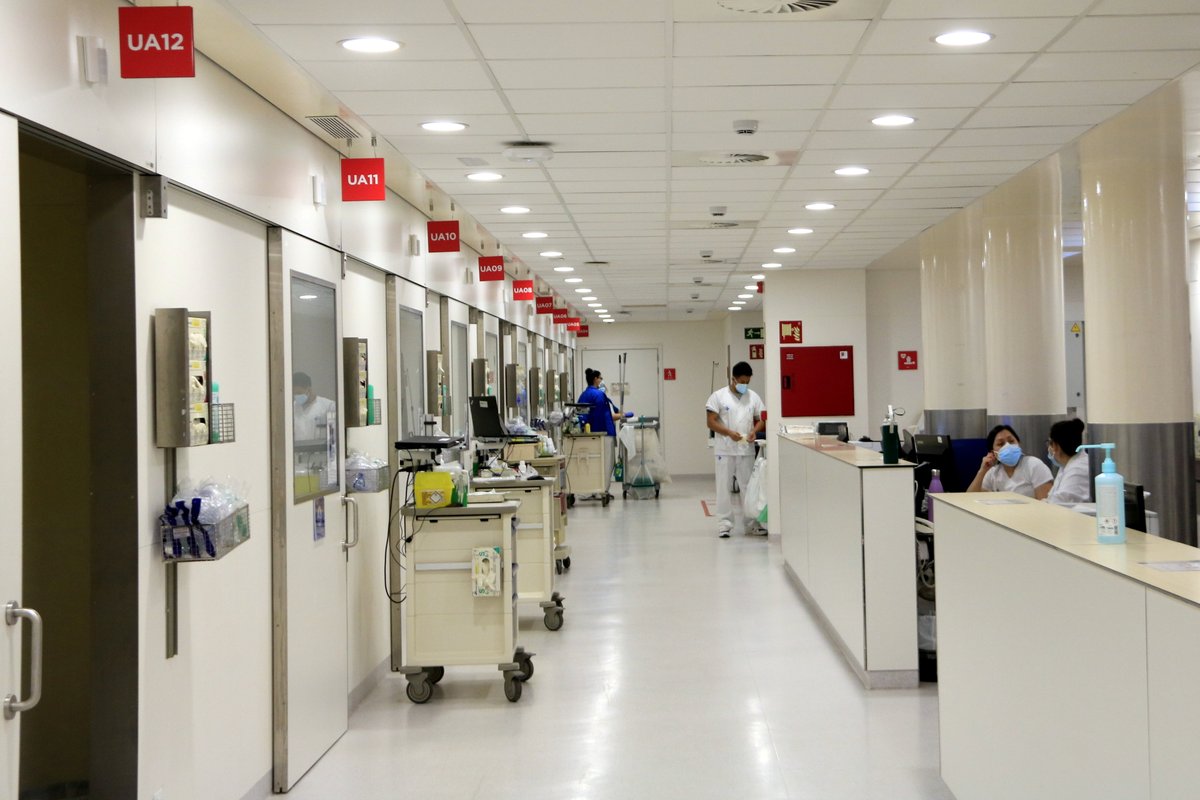 Catinformacio's tweet photo. Enmig del col·lapse a CAPs i hospitals per l'allau de casos d'infeccions respiratòries, el principal sindicat català del sector, Metges de Catalunya, anuncia mobilitzacions. Argumenten que la situació s'ha tornat "insostenible"

https://t.co/PhN8HEksNm https://t.co/0MdvzQrSCl